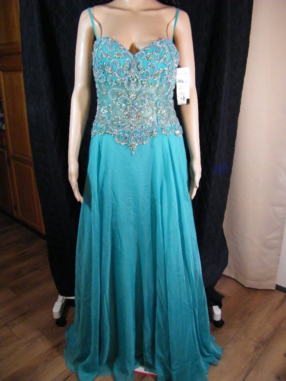 Formal Gown Dave & Johnny Sz. 7/8 NWT Color: Aqua